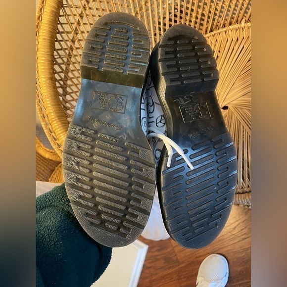 Dr. Martens Rare Script Graffiti Oxford Shoes Size 7 – Peace & Love Print - Picture 4 of 5